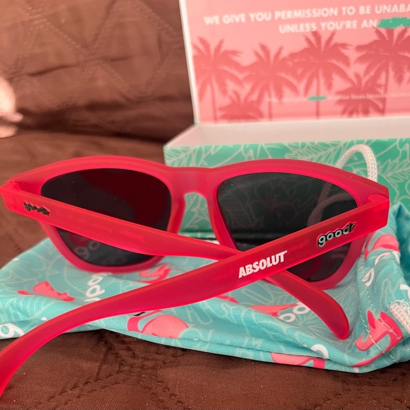 Sunglasses - Picture 3 of 4